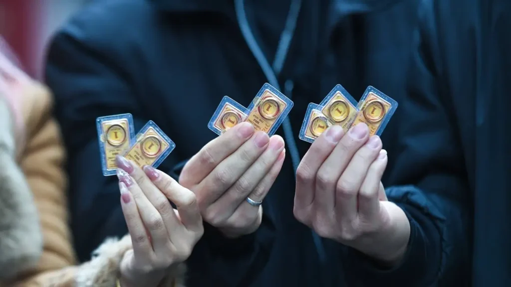 تراجع حاد في سعر ذهب SJC ليسجل 182.6 مليون دونغ لكل تايل